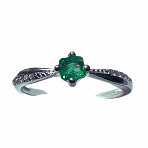 Anillo de Compromiso Amor Propio - Plata Ley 925 con Esmeralda Natural – Elegancia Artesanal Colombiana