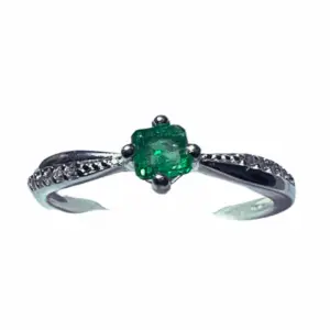 Anillo de Compromiso Amor Propio - Plata Ley 925 con Esmeralda Natural – Elegancia Artesanal Colombiana