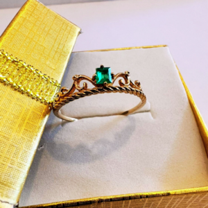 Anillo de Compromiso Corona de Oro de 18K y Esmeralda Natural Certificada Una Declaración de Amor
