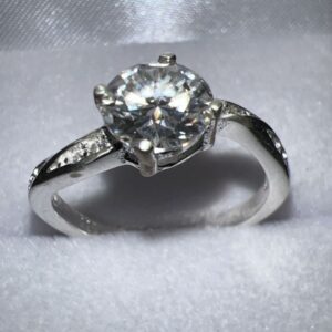 Anillo Moissanita 1CT en Plata Ley 925 – Certificado Gemológico, Código Láser y Garantía de por Vida en Plata925 | Compra con Addi