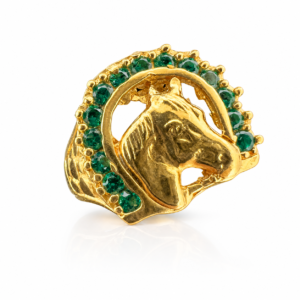Elegancia que impone: anillo masculino con inspiración de lujo y tradición