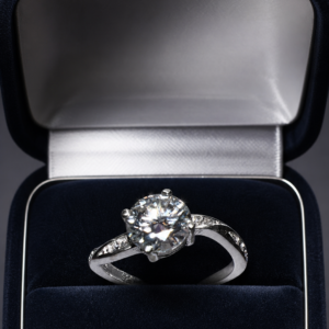 Un anillo que celebra tu valor, tu historia y tu compromiso contigo misma