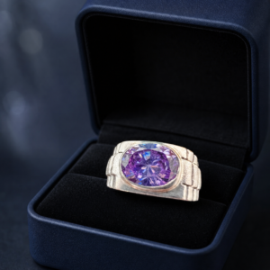 Elegancia atemporal en plata ley 925 con una piedra que captura todas las miradas