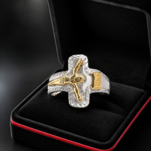 Elegancia masculina con propósito: anillo religioso en plata 925 y oro 10k