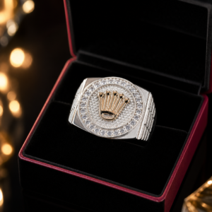 Elegancia que proyecta poder: anillo de plata 925 con corona en baño de oro 10K